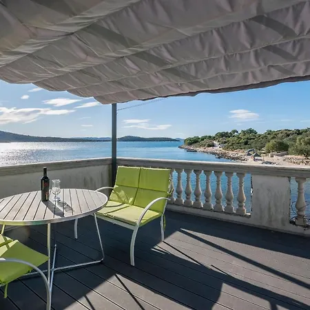 House Sandy Bay