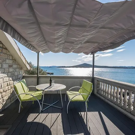 House Sandy Bay *